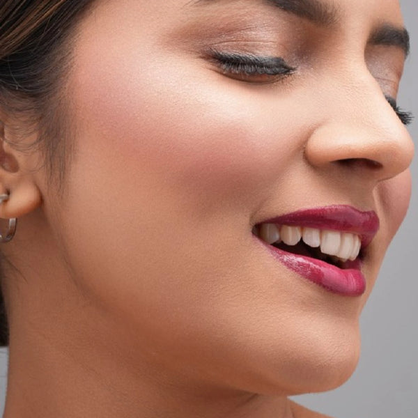 Model wearing Confetti Beauty Tamasha lips and cheeks